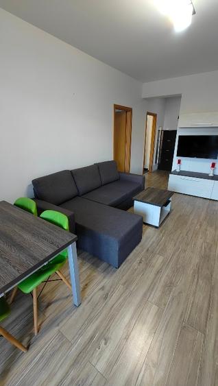 Apartament cu 2 camere semidecomandat, mobilat în Central