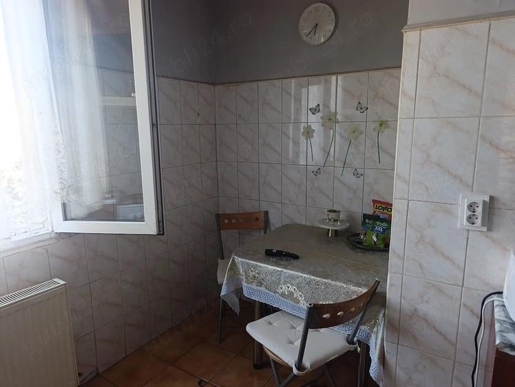 Apartament cu 3 camere semidecomandat în Titan