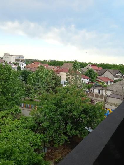 Apartament cu 2 camere semidecomandat în Lazu