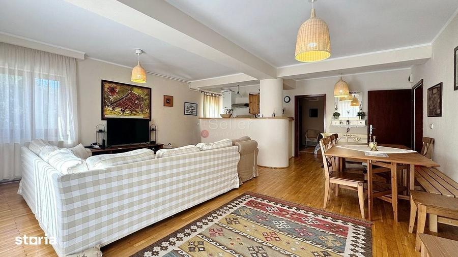 Apartament cu 4 camere decomandat în Poiana Brașov