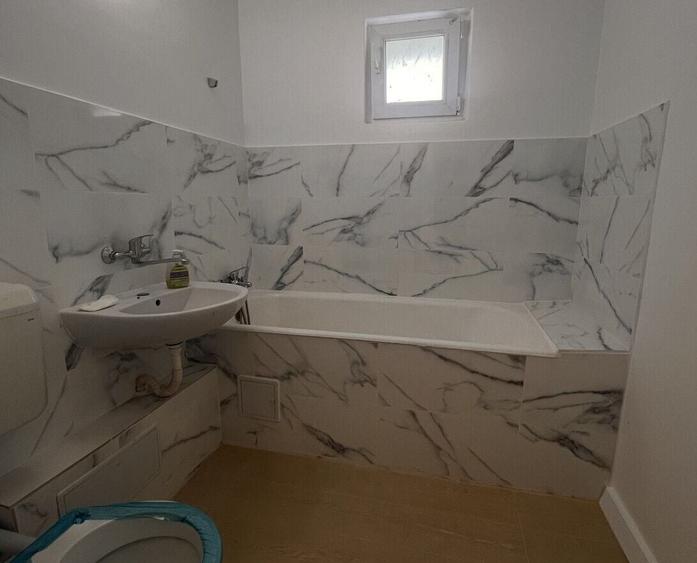 Apartament cu 3 camere decomandat în Dristor