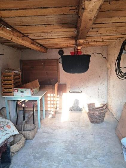 Casă individuală cu 5 camere cu Canalizare în Polovragi