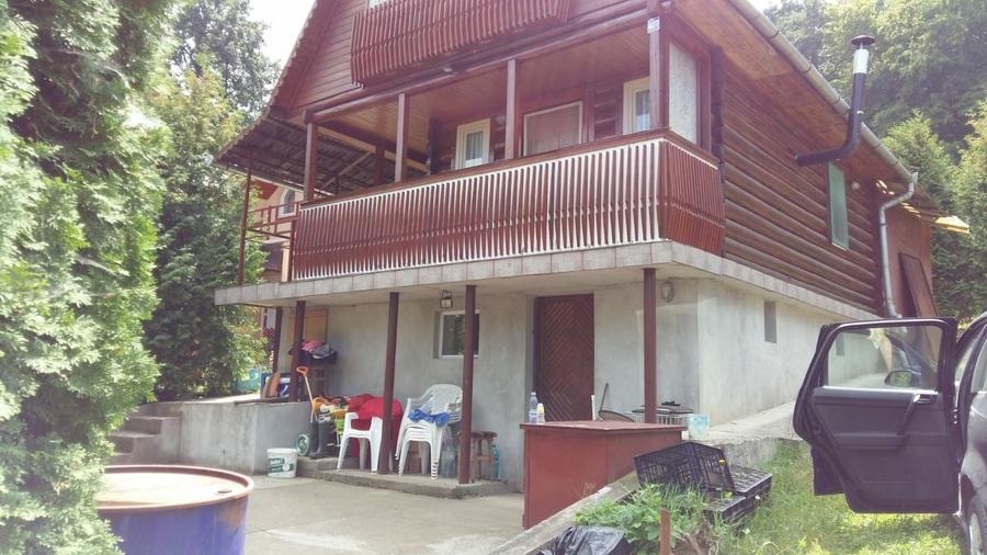 Casă cu 2 camere în Corunca