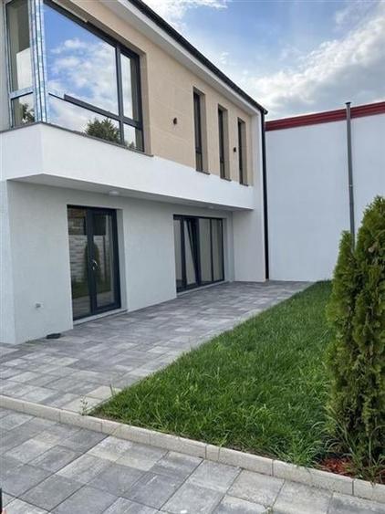 Casă individuală cu 4 camere cu Canalizare în Străulești