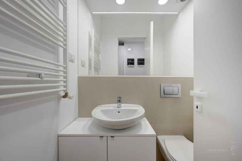 Apartament cu 3 camere semidecomandat, mobilat în Pipera
