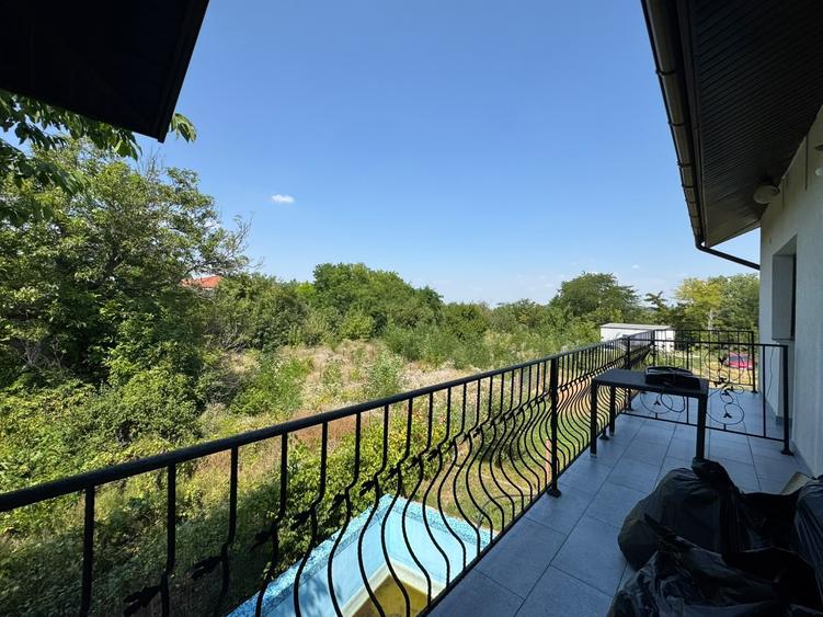 Casă individuală cu 16 camere cu Piscina în Copou