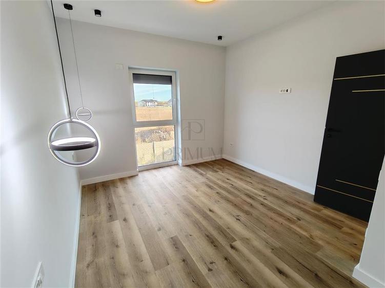 Duplex cu 4 camere cu Canalizare în Moșnița Nouă