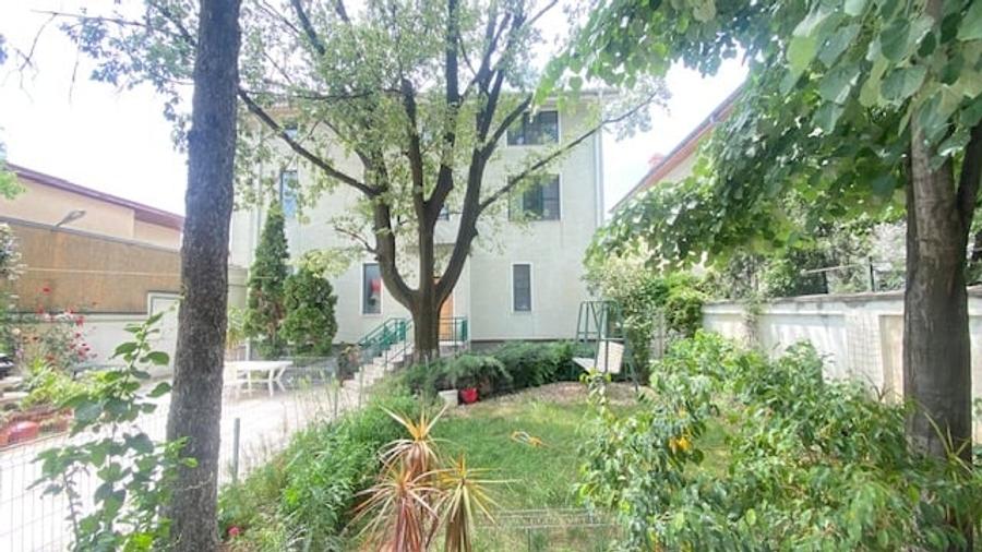 Casă individuală cu 10 camere cu Canalizare în Șura Mare
