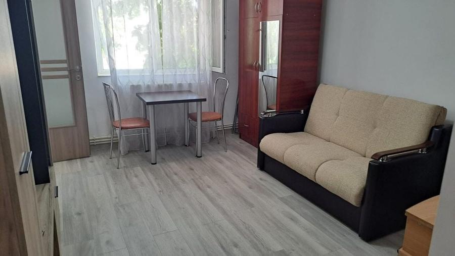 Garsonieră decomandată în Central