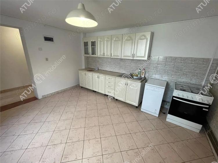 Casă cu 5 camere cu Teren 483 Mp în Trei Stejari