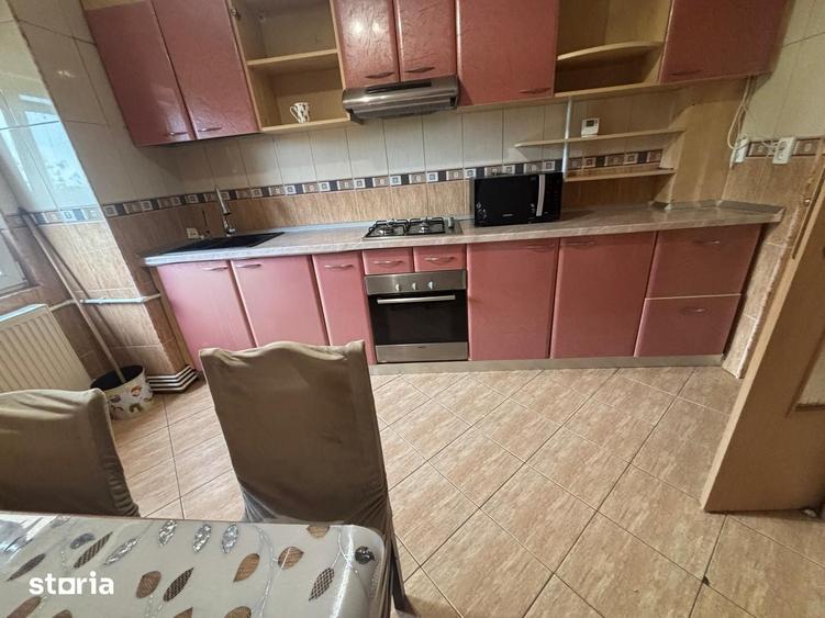 Apartament cu 3 camere decomandat în Nicolina