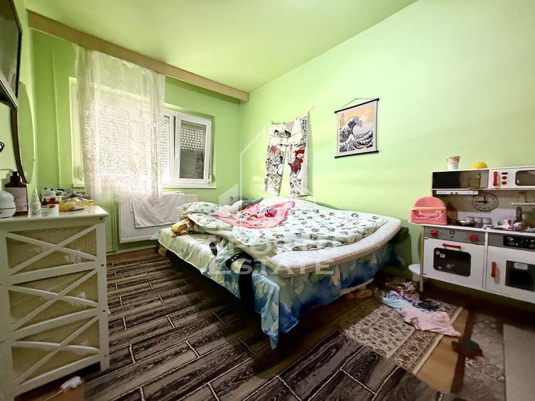 Apartament cu 3 camere semidecomandat, mobilat în Dâmbovița