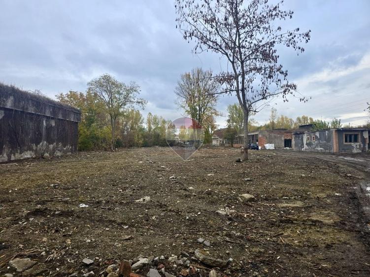 Proprietate specială, de 2,450 mp, în Sud-Vest