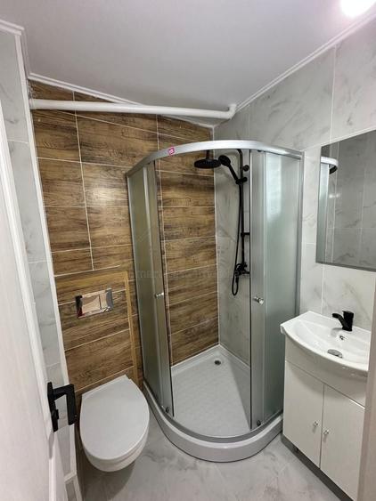Apartament cu 4 camere decomandat în Dacia