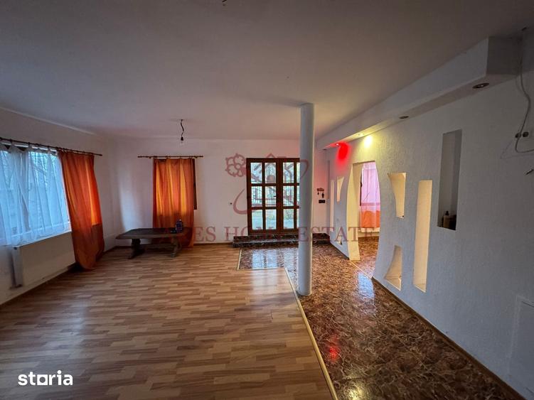 Casă cu 7 camere cu Teren 1765 Mp în Orțișoara