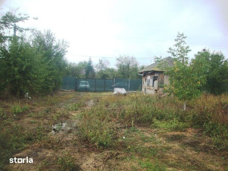 Casă cu 2 camere cu Teren 1945 Mp în Crângurile