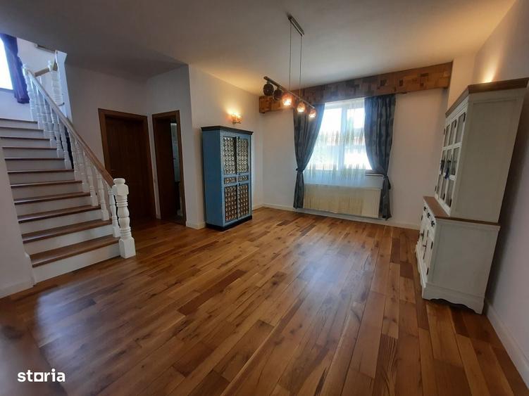 Casă cu 4 camere în Mărtinești