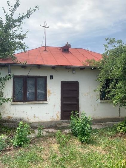 Casă individuală cu 2 camere cu Teren 2518 Mp în Sascut