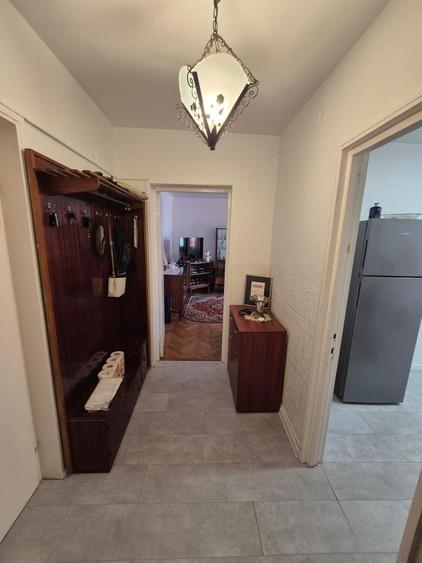 Apartament cu 3 camere circular, mobilat în Faleza Nord