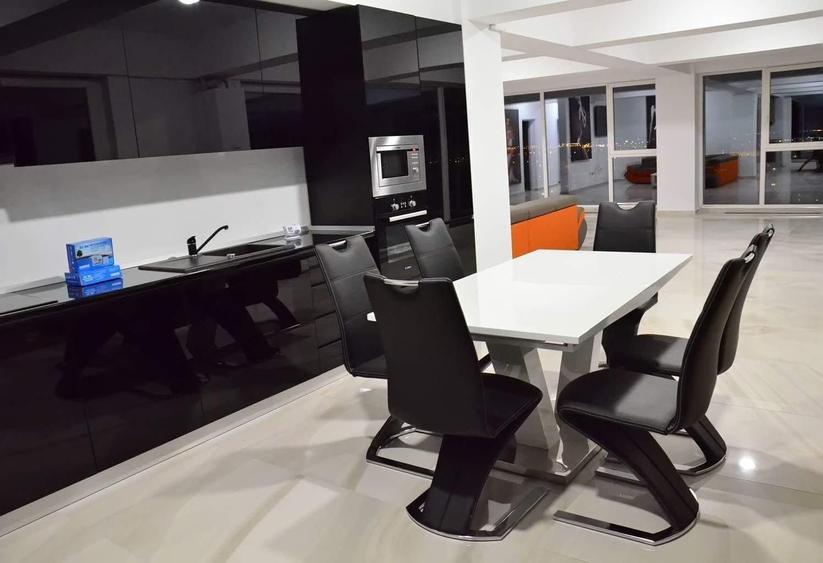 Penthouse cu 3 camere decomandat în Hipodrom 3
