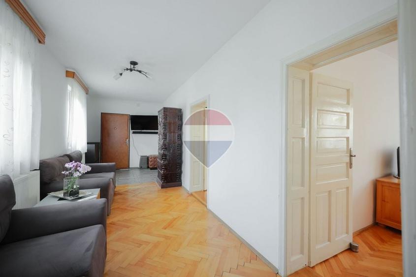 Casă individuală cu 5 camere cu Teren 676 Mp în Valenta