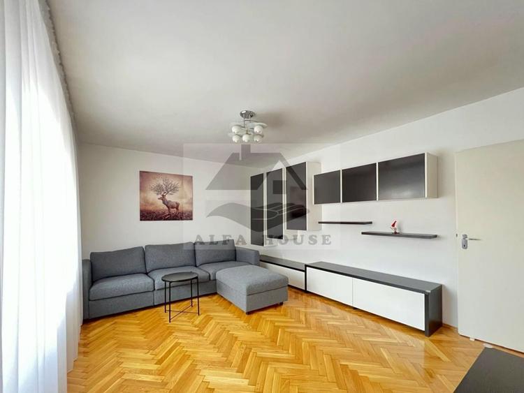 Apartament cu 3 camere decomandat în Central