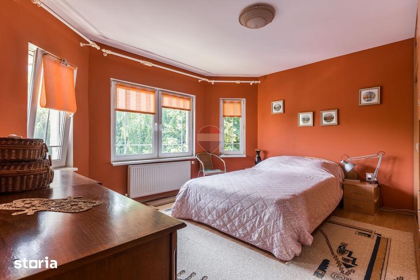 Casă cu 5 camere cu Teren 869 Mp în Bucium