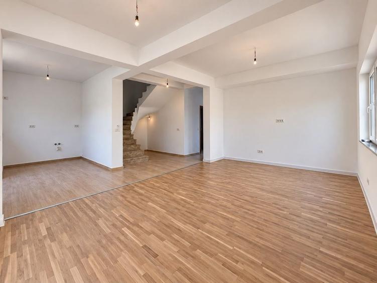 Duplex cu 4 camere cu Canalizare în Moșnița Nouă