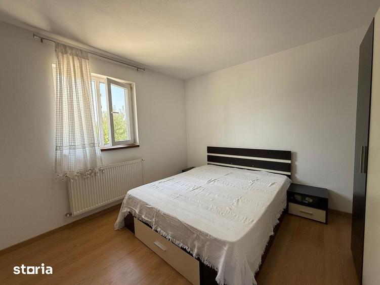 Casă cu 5 camere cu Teren 4000 Mp în Florești