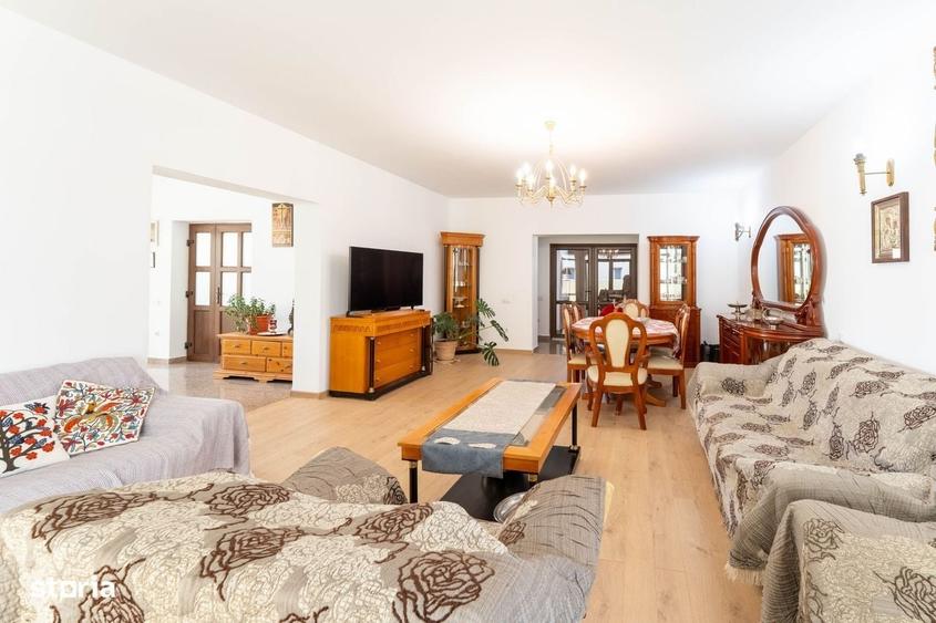 Casă cu 4 camere în Noua