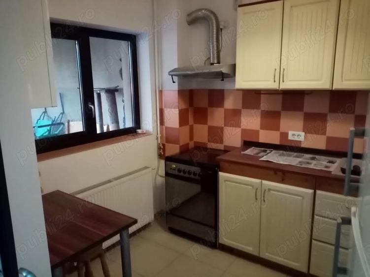 Casă cu 5 camere cu Teren 205 Mp în Roșu