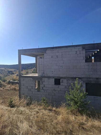 Casă cu Teren 1300 Mp în Măguri