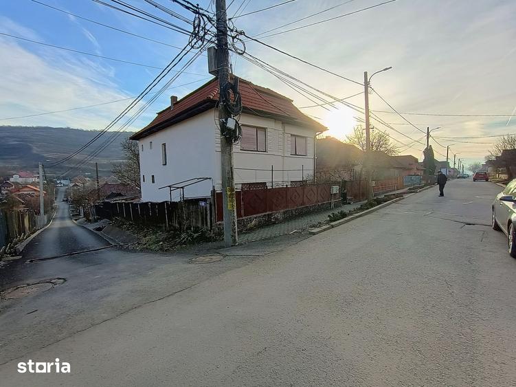 Casă cu 5 camere cu Teren 1100 Mp în Central