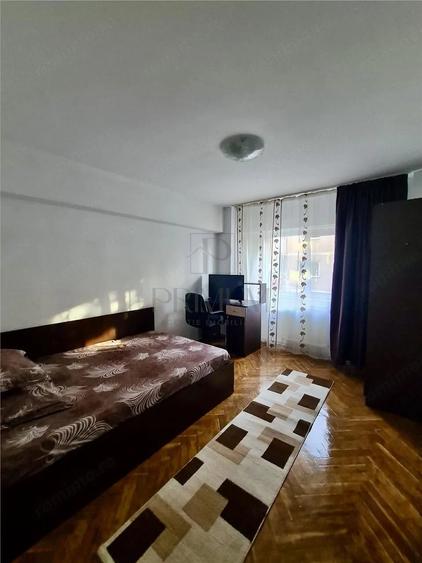 Apartament cu 3 camere decomandat în Vest