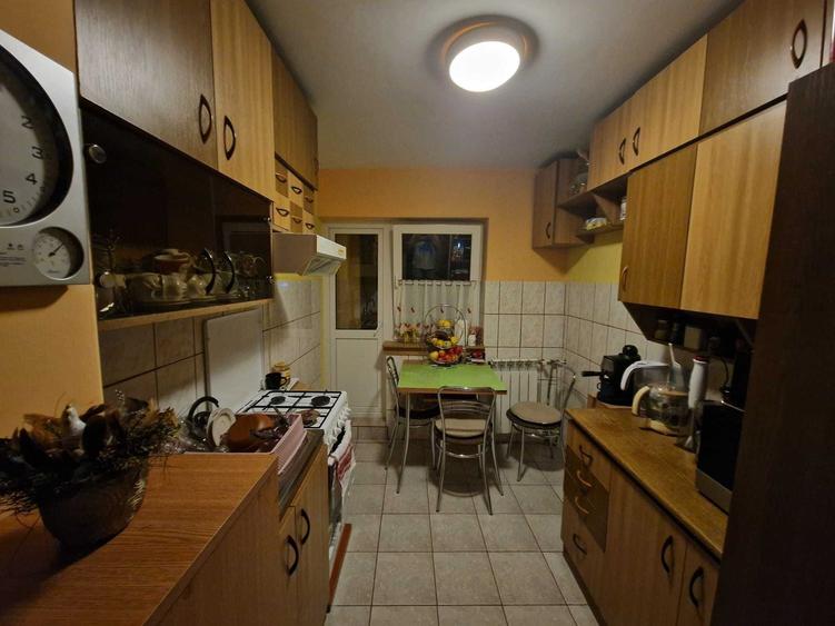 Apartament cu 3 camere decomandat în Dacia