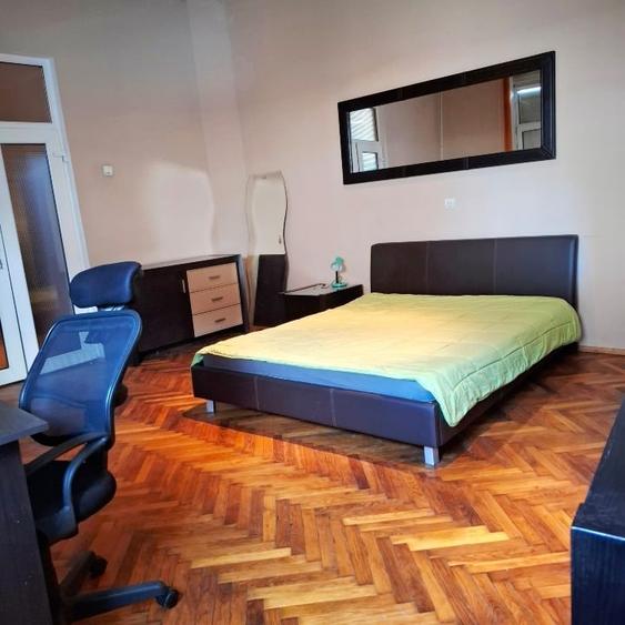 Casă individuală cu 5 camere cu Canalizare în Central