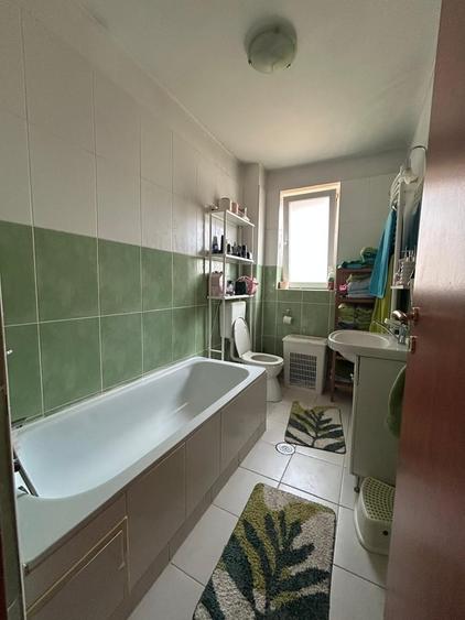 Casă cu 10 camere cu Teren 600 Mp în Prelungirea Ghencea