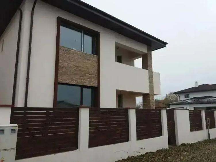 Casă cu 5 camere cu Teren 650 Mp în Vest