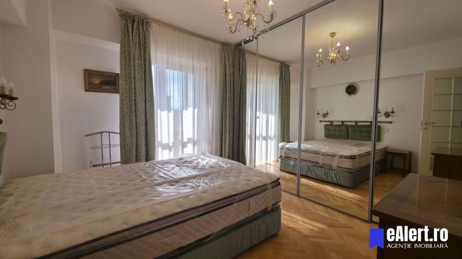 Apartament cu 2 camere decomandat în P-ța Unirii