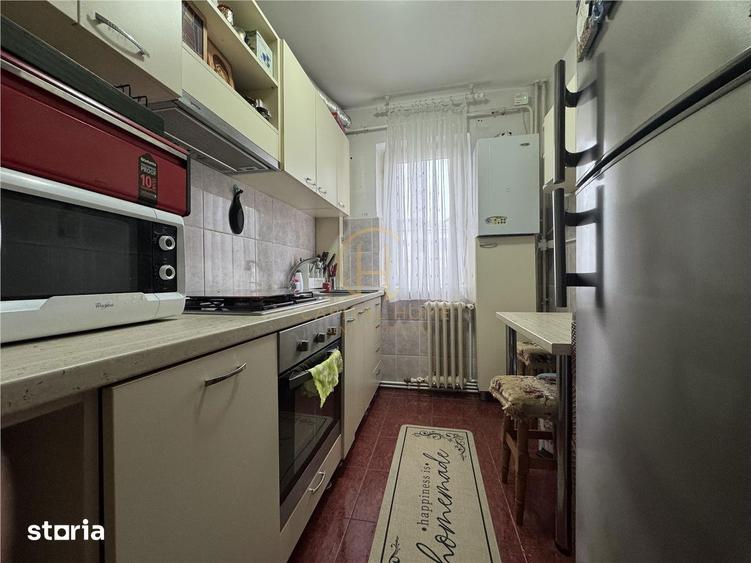 Apartament cu 2 camere semidecomandat, mobilat în Mircea cel Bătrân