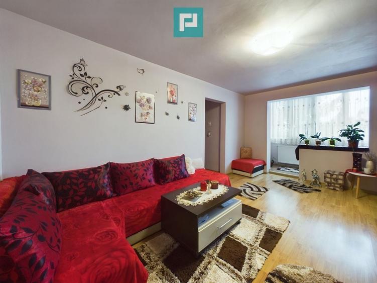 Apartament cu 3 camere semidecomandat, mobilat în Aurel Vlaicu