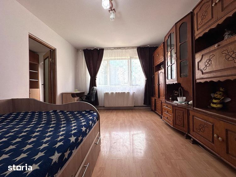 Apartament cu 3 camere nedecomandat în Micro 6
