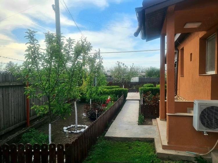 Casă cu 4 camere cu Teren 1049 Mp în Corbu (Glodeanu-Siliștea)