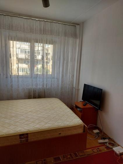 Apartament cu 3 camere semidecomandat, mobilat în Drumul Taberei
