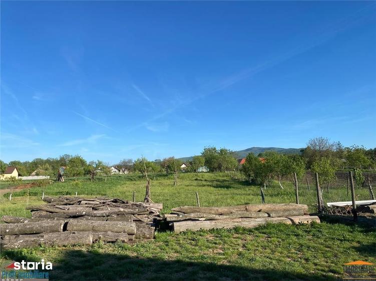 Casă cu 6 camere cu Teren 923 Mp în Târnova