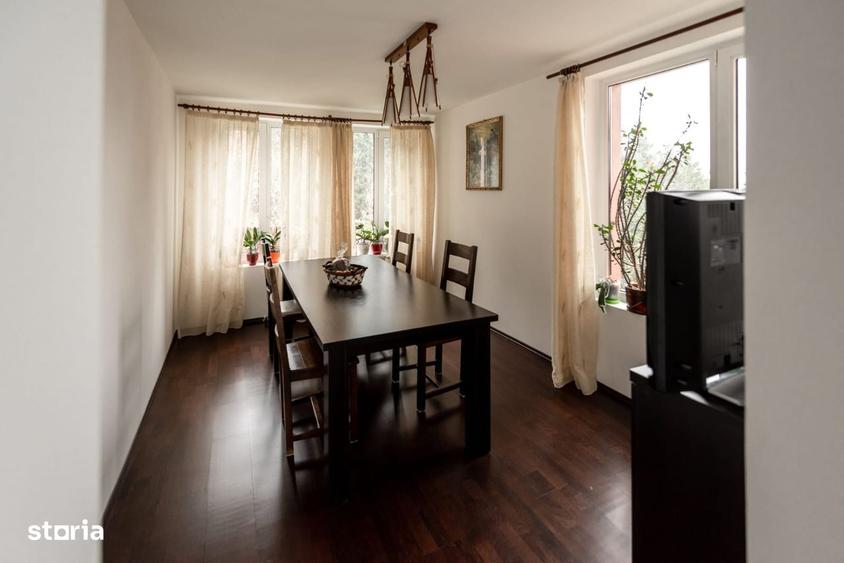 Casă cu 9 camere cu Teren 1400 Mp în Central