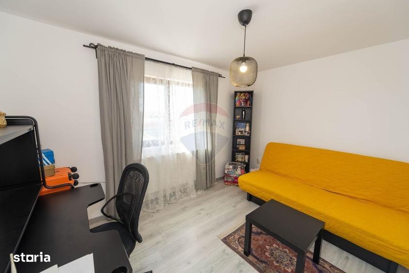 Casă cu 4 camere în Săbăreni