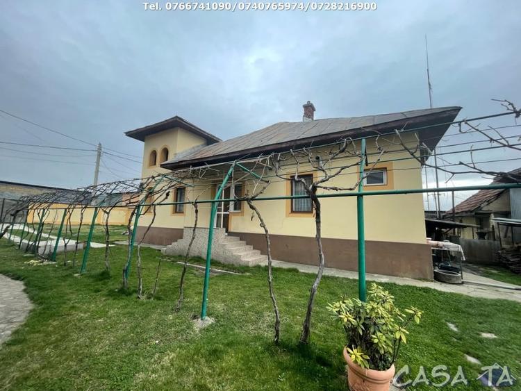 Casă individuală cu 3 camere cu Canalizare în Sud-Vest