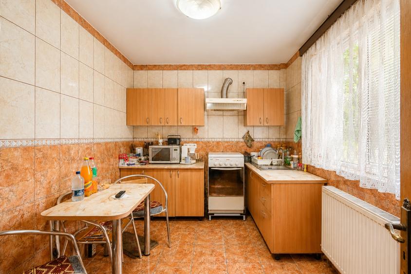 Casă individuală cu 6 camere cu Canalizare în Brâncoveanu