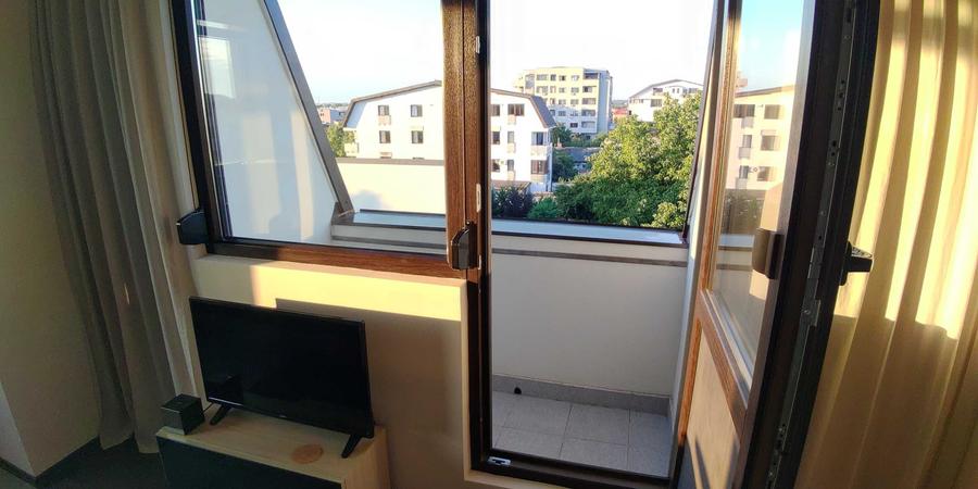 Apartament cu 2 camere decomandat în Est
